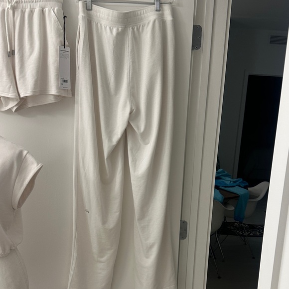 ALO Yoga Dreamy pant, shirts and top  Set size medium - Picture 5 of 10